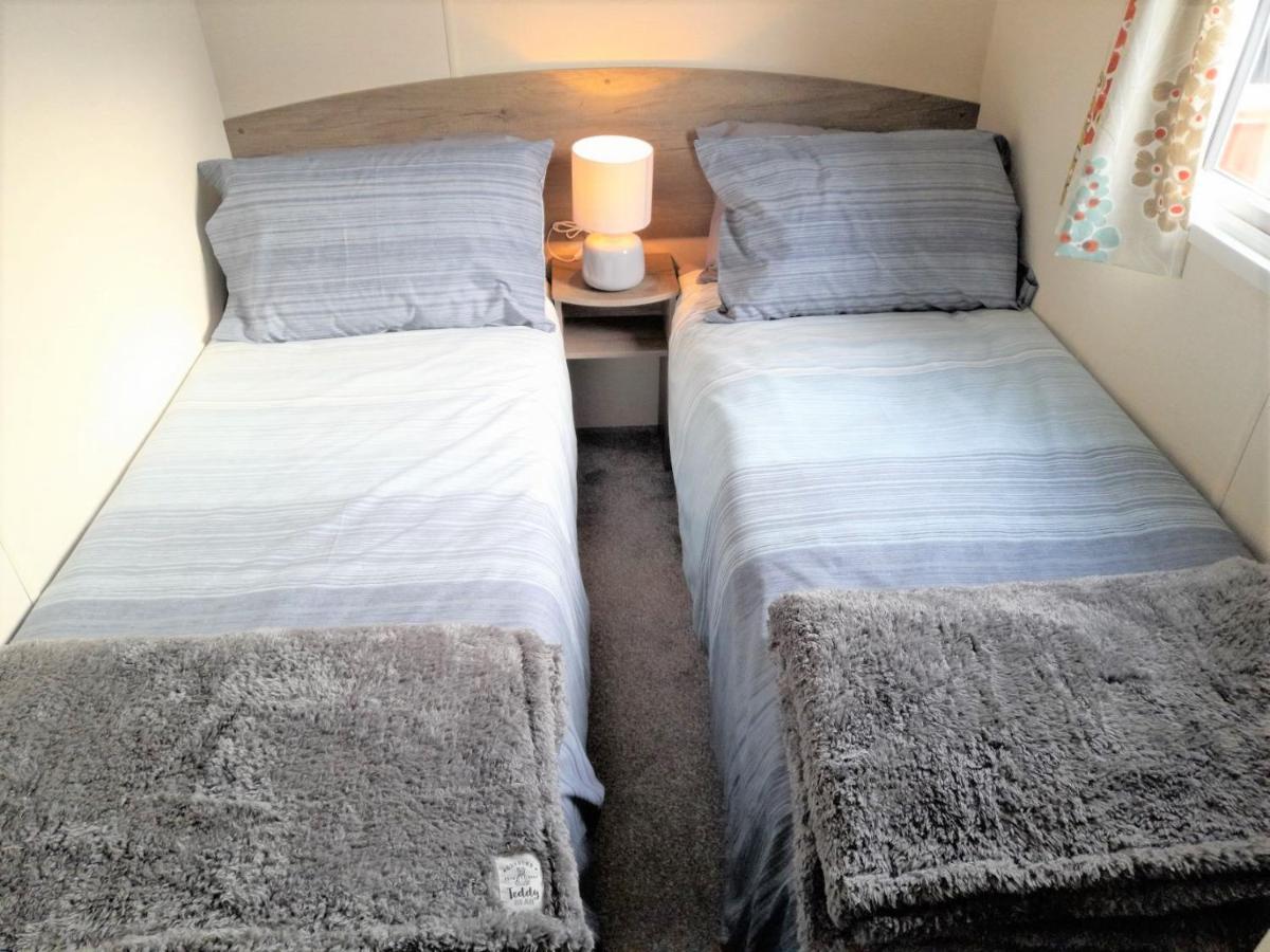 3 Bedroom Modern Caravan Sleeps Up To 8 Millom Exteriör bild